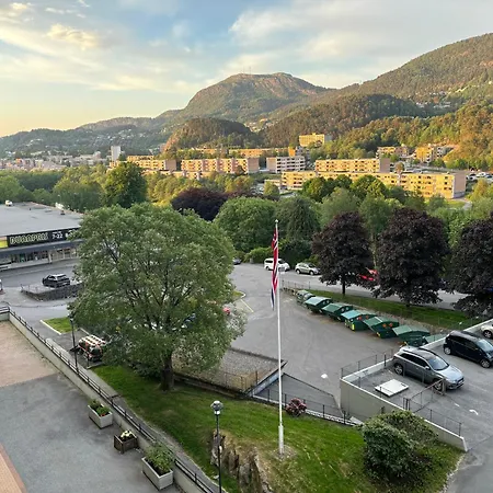 Fin Naert Alt Lejlighed Bergen